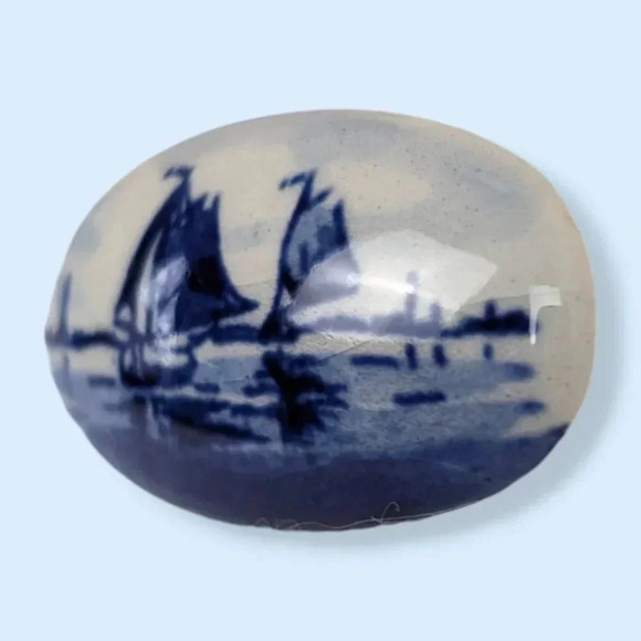 Delfts Vintage Painted Porcelain Brooch - Picture 3 of 6